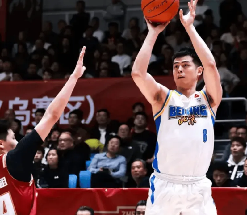 8868体育-陈盈骏7中4得到14分3助攻3失误,方硕4中0得到0分2助攻