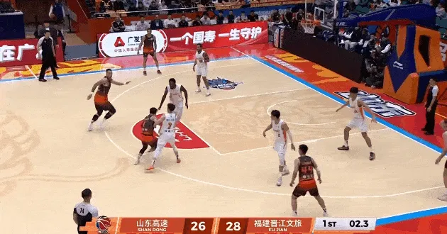 8868体育娱乐平台-陶汉林接球快速出手压哨抛投打进,山东首节28-28战平福建